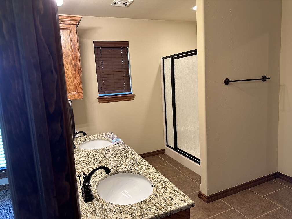 Spacious Bathroom Suite with large Walk-in Closet