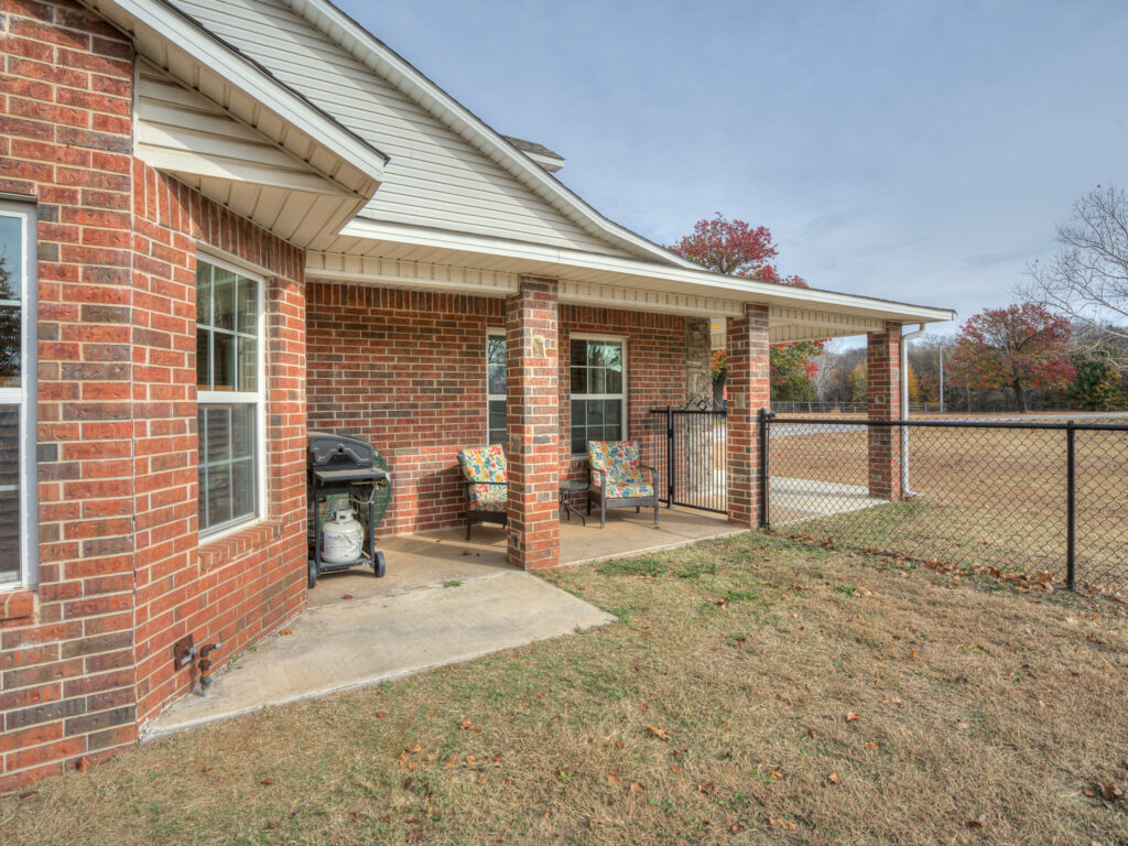 Covered Side Pato Porch with Doggy Fencing