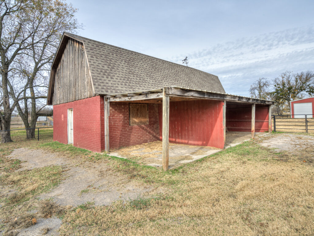 Cambrel Roof Red Barn