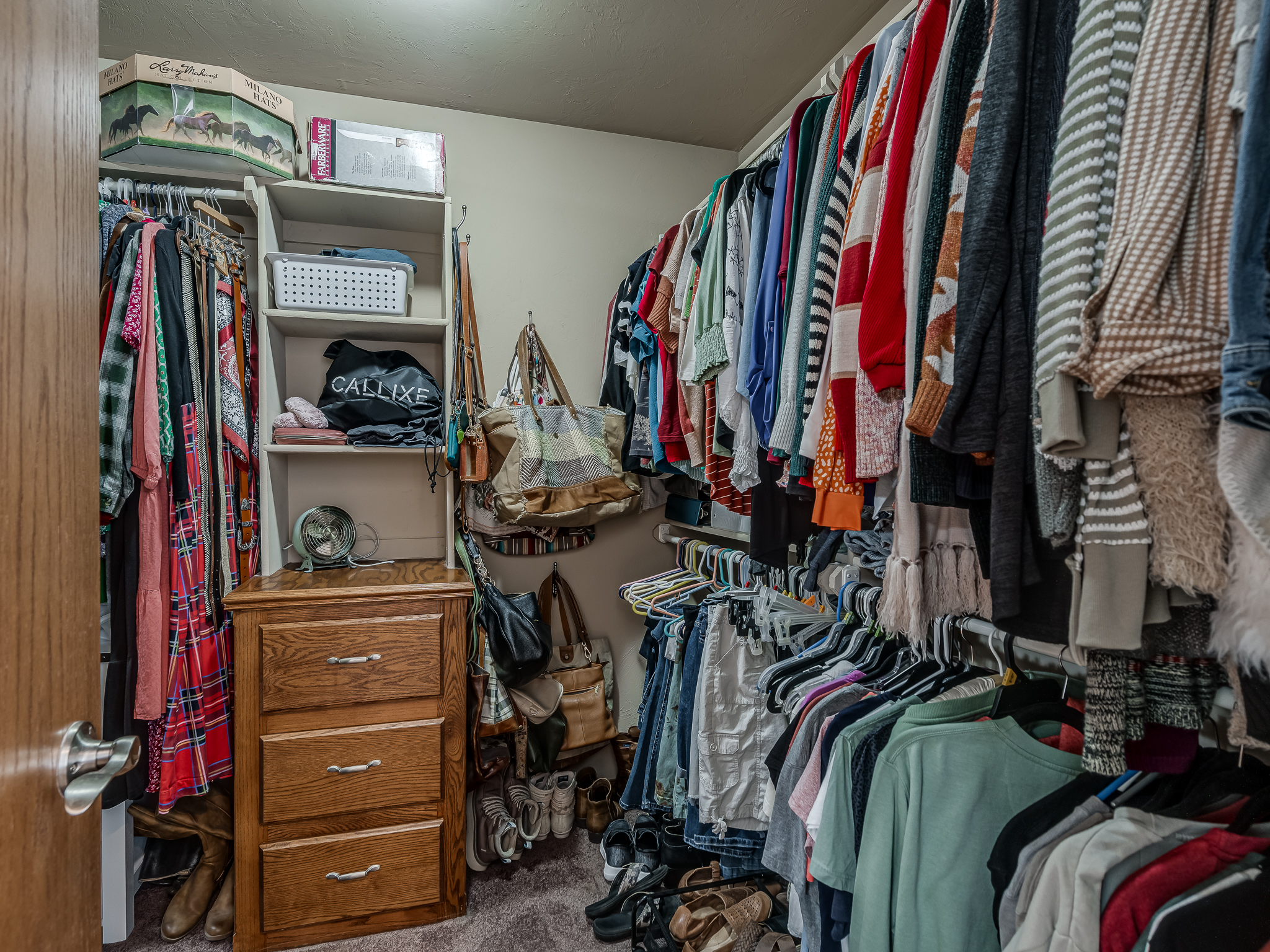 Aussie Walk-About-Closet