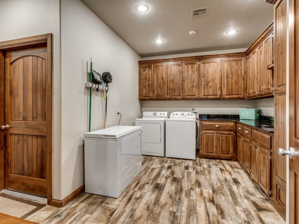 Look at All those Cabinet and Closet Storage!  A Craft Table would Fit in the Middle!