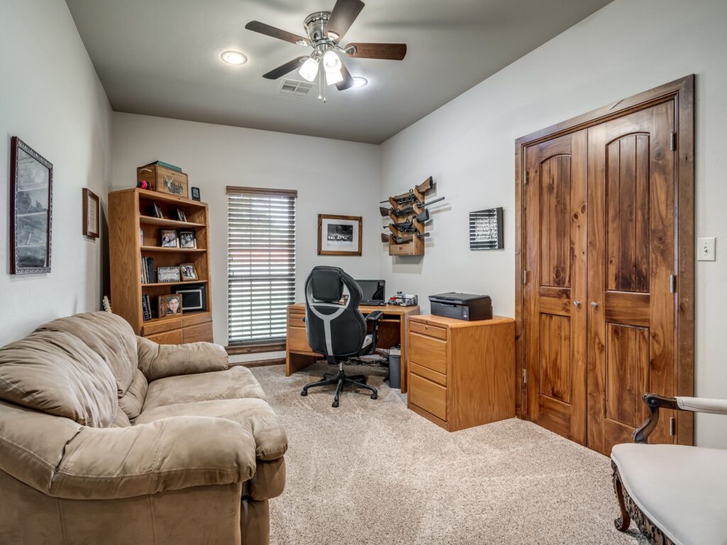 Bedroom 2 / Office