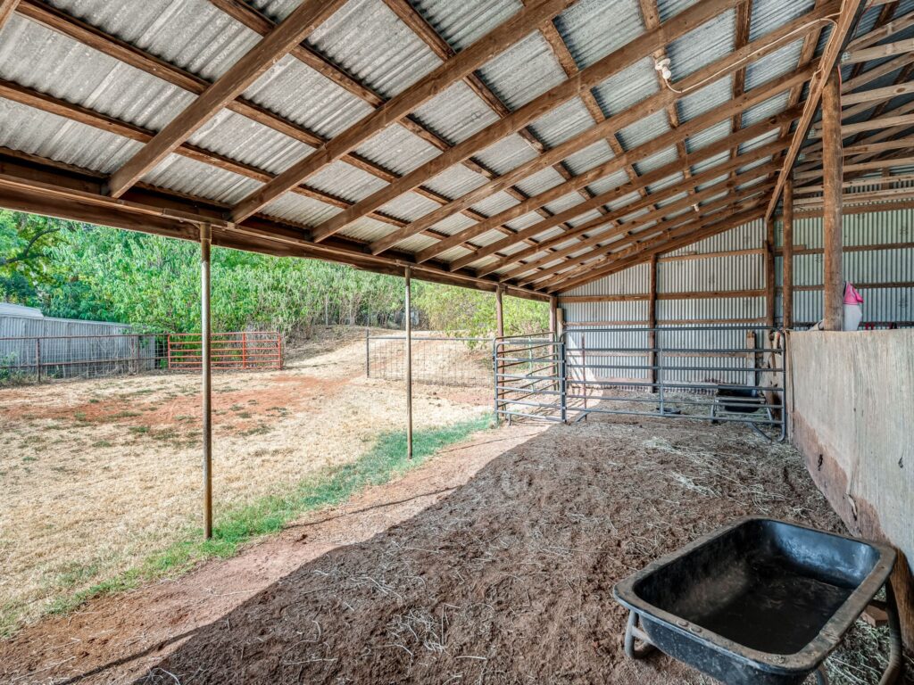 Lean-To with 2 Stall Gates... One on East Side and One on West Side